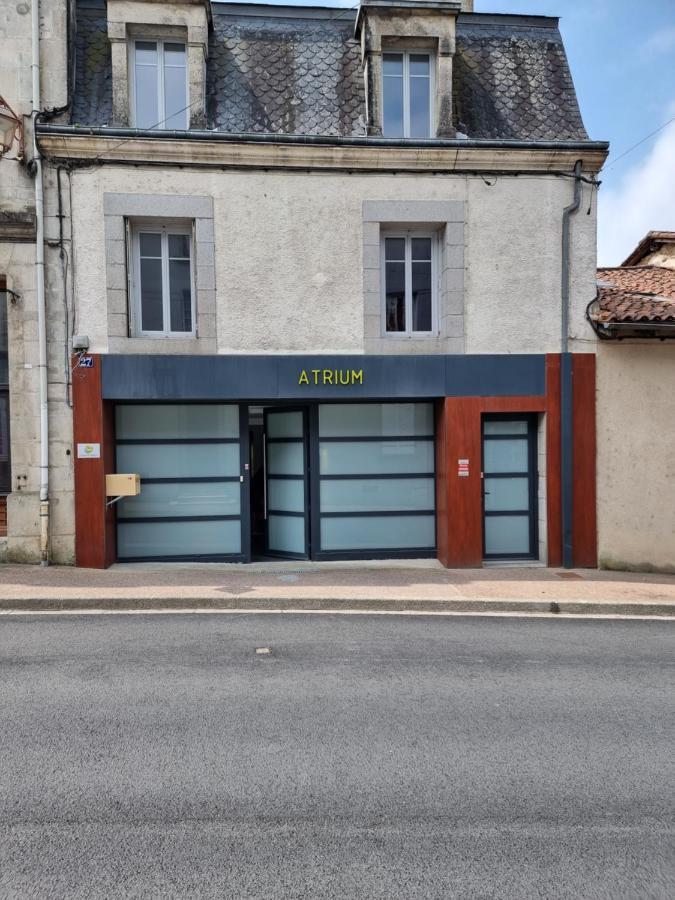 L'Atrium Piégut-Pluviers Exterior photo